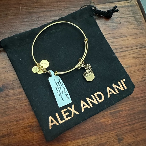 🌱 Alex and Ani Bowtrunkle Fantastic Beasts Harry Potter Bracelet +FREE GIFT! - Picture 3 of 5